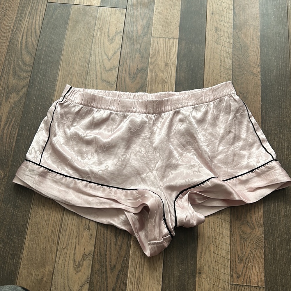 Victoria’s Secret Taylor Hill Light Pink Satin Sleep Shorts Size Medium - Picture 3 of 7